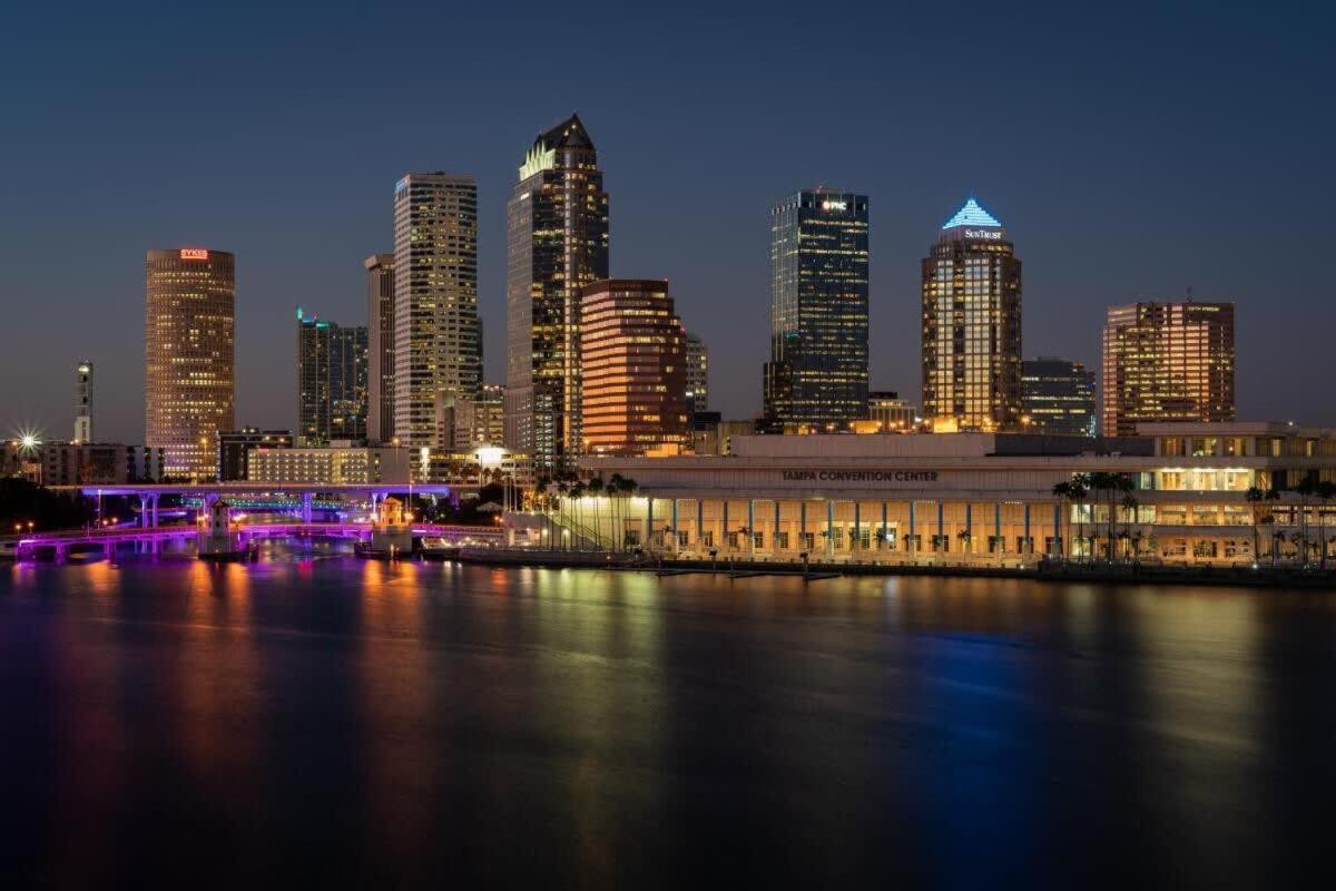 Budget Friendly Sleeps 8 Discounts Available Tampa Bagian luar foto