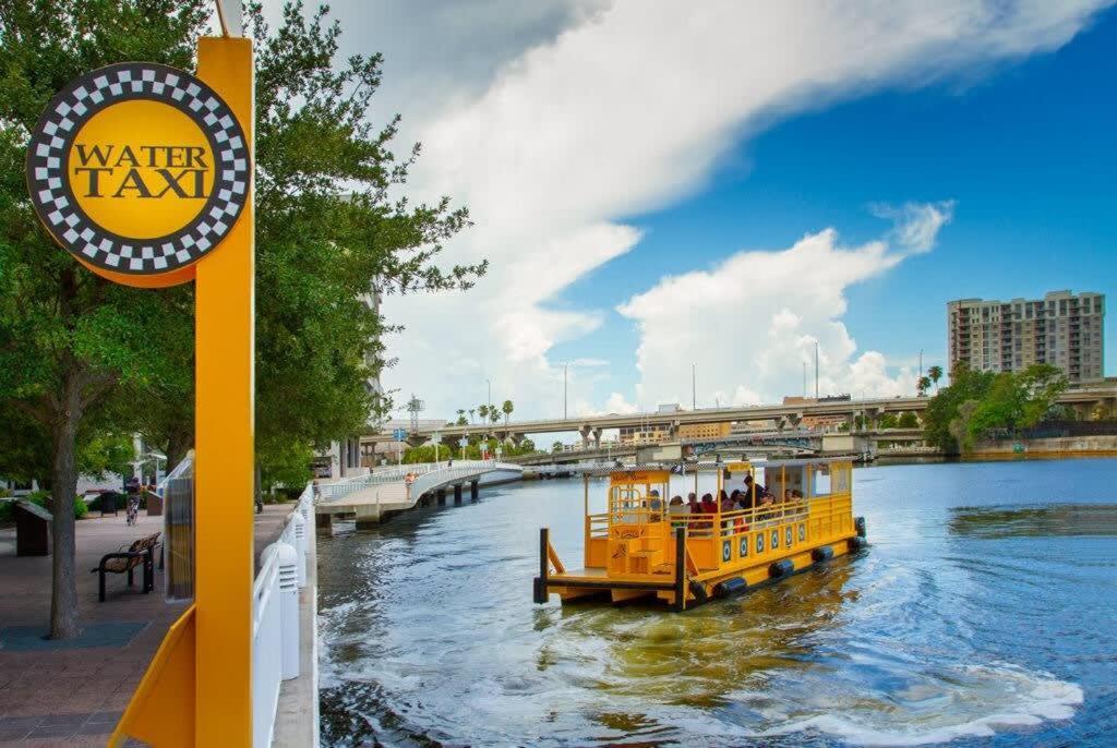 Budget Friendly Sleeps 8 Discounts Available Tampa Bagian luar foto