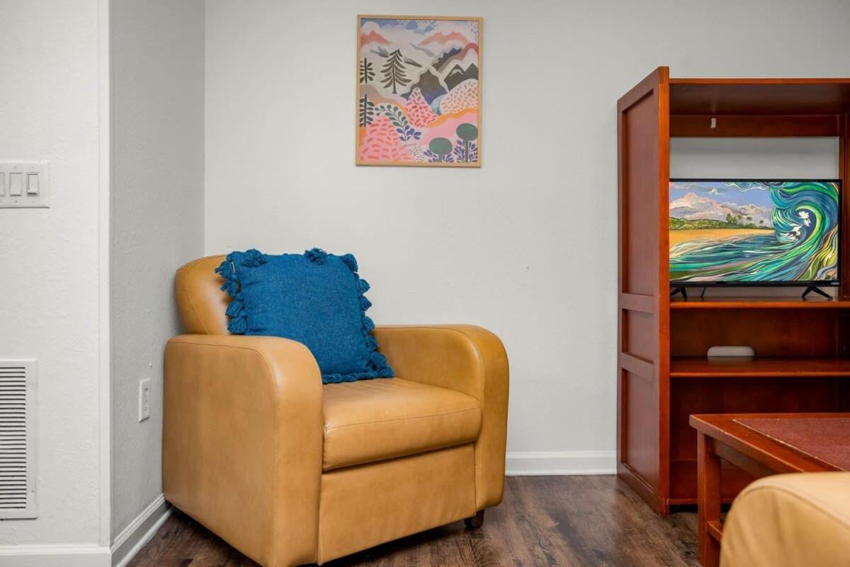 Budget Friendly Sleeps 8 Discounts Available Tampa Bagian luar foto