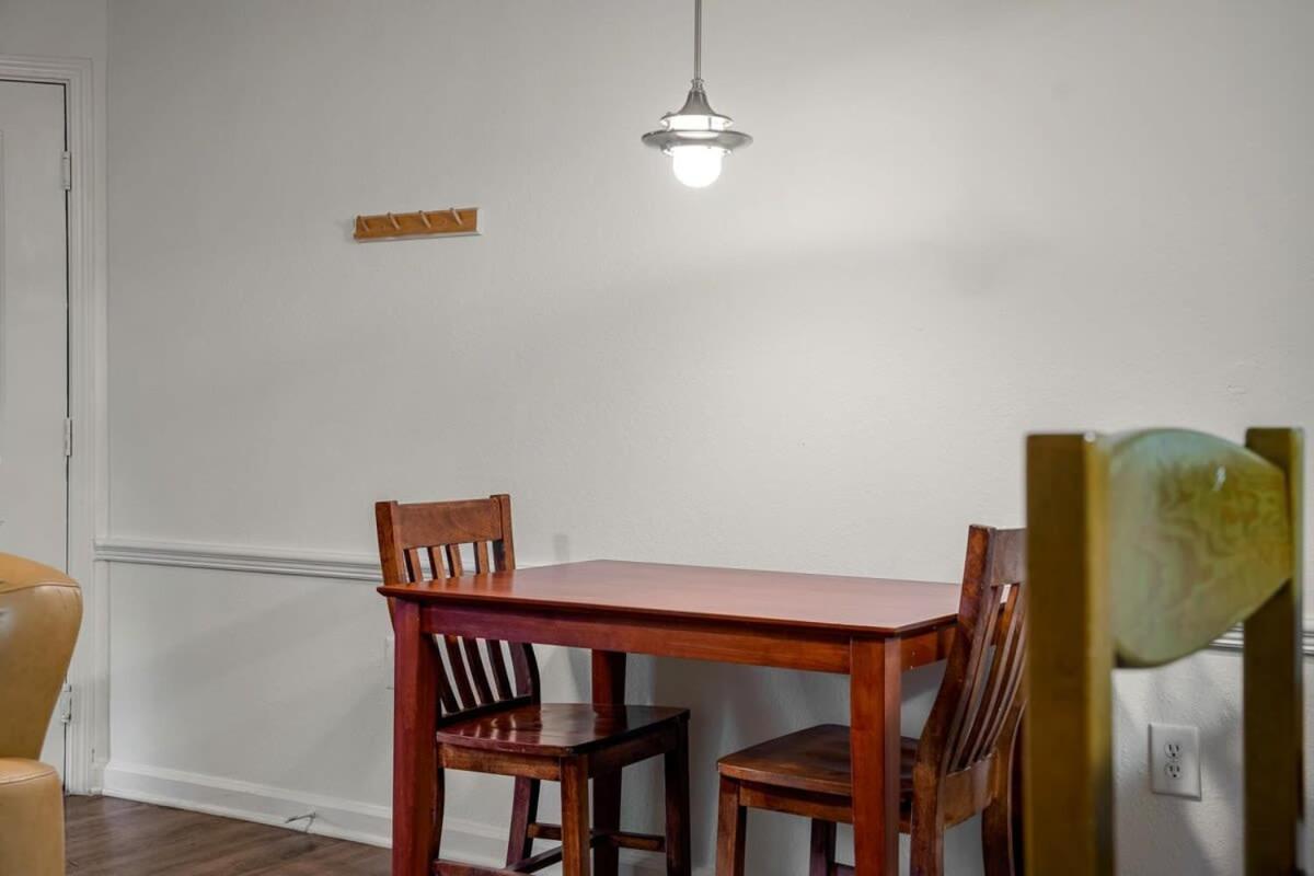 Budget Friendly Sleeps 8 Discounts Available Tampa Bagian luar foto