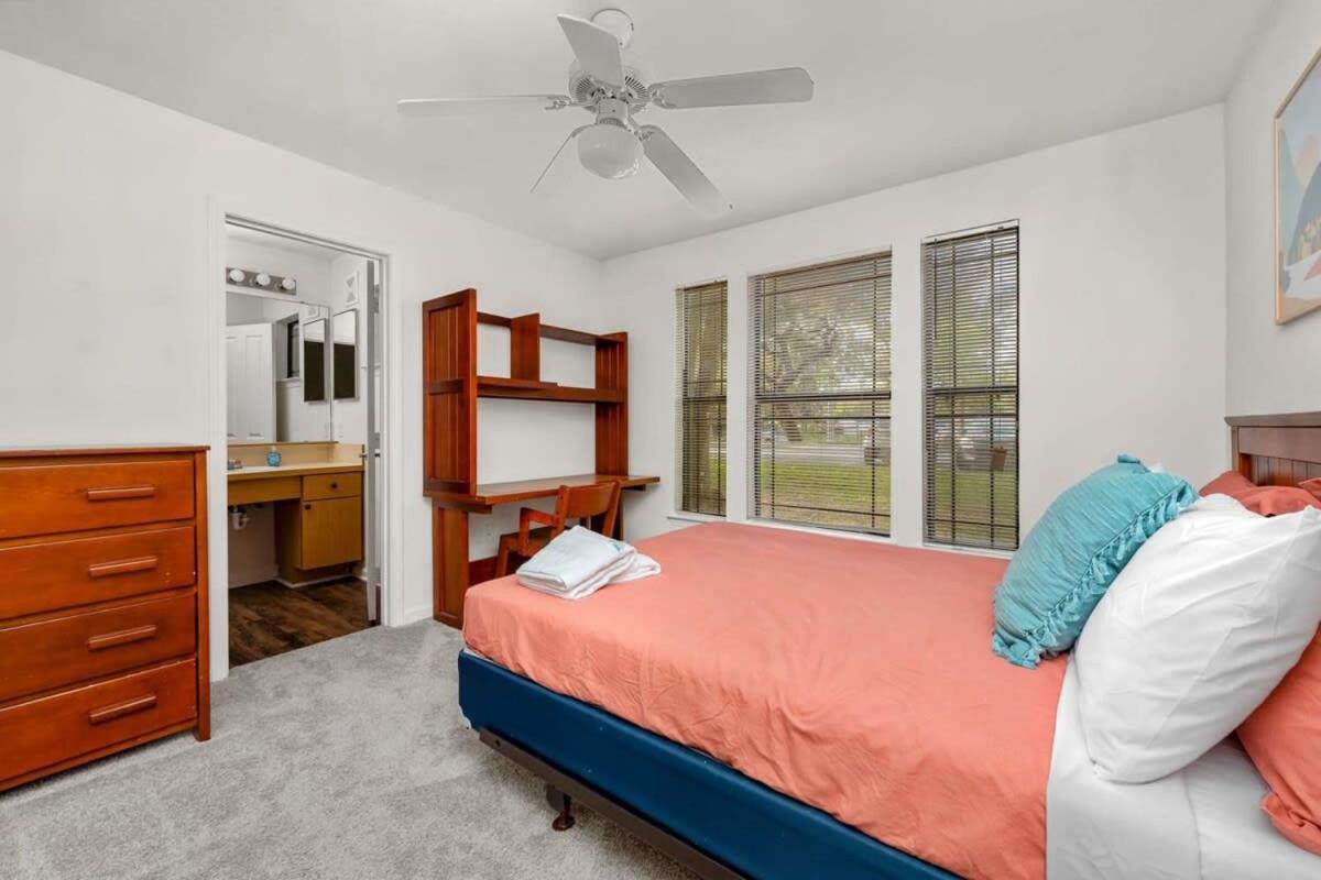 Budget Friendly Sleeps 8 Discounts Available Tampa Bagian luar foto