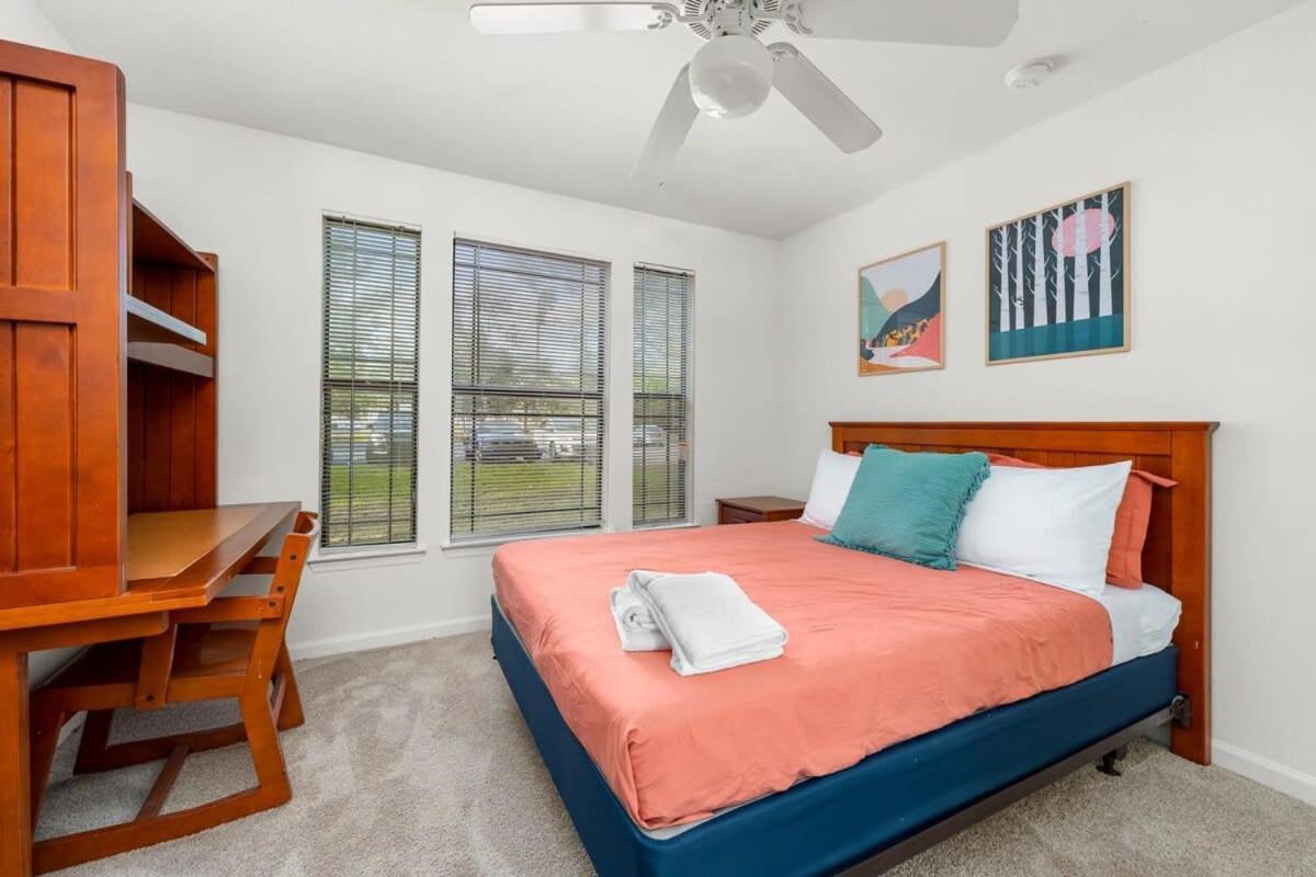 Budget Friendly Sleeps 8 Discounts Available Tampa Bagian luar foto