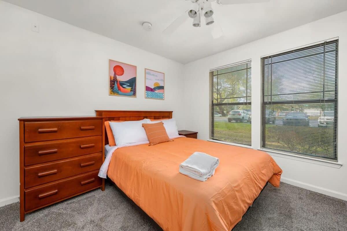 Budget Friendly Sleeps 8 Discounts Available Tampa Bagian luar foto