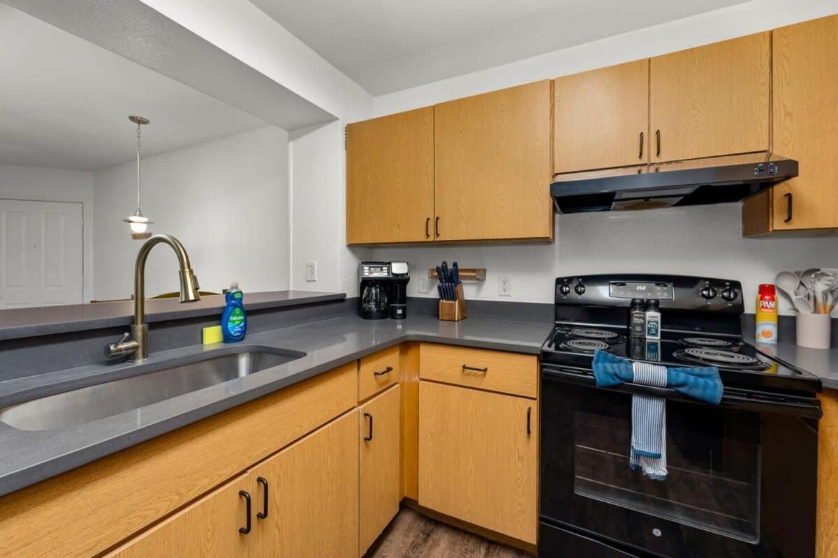 Budget Friendly Sleeps 8 Discounts Available Tampa Bagian luar foto