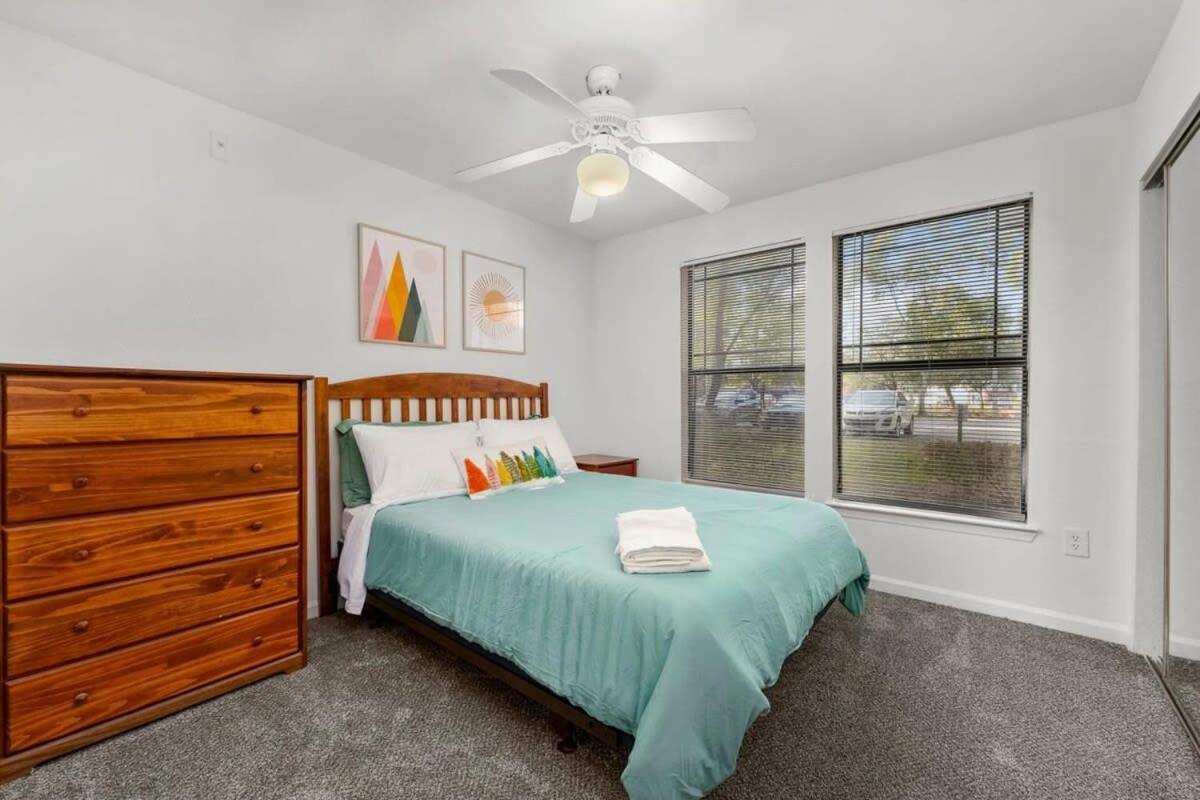 Budget Friendly Sleeps 8 Discounts Available Tampa Bagian luar foto
