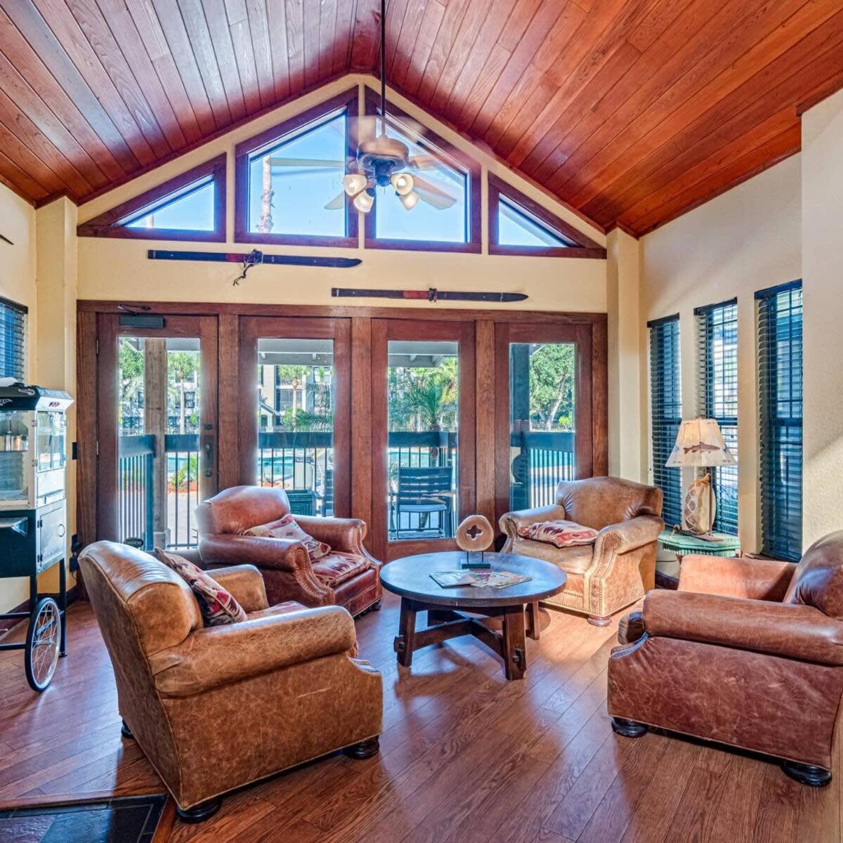Budget Friendly Sleeps 8 Discounts Available Tampa Bagian luar foto
