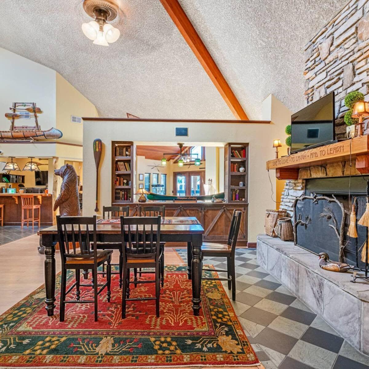 Budget Friendly Sleeps 8 Discounts Available Tampa Bagian luar foto