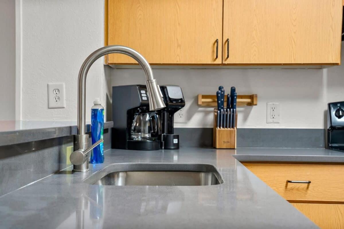 Budget Friendly Sleeps 8 Discounts Available Tampa Bagian luar foto