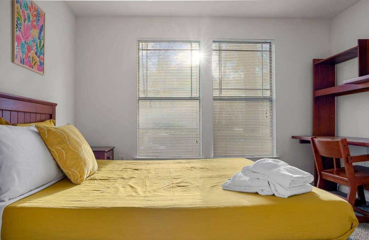 Budget Friendly Sleeps 8 Discounts Available Tampa Bagian luar foto