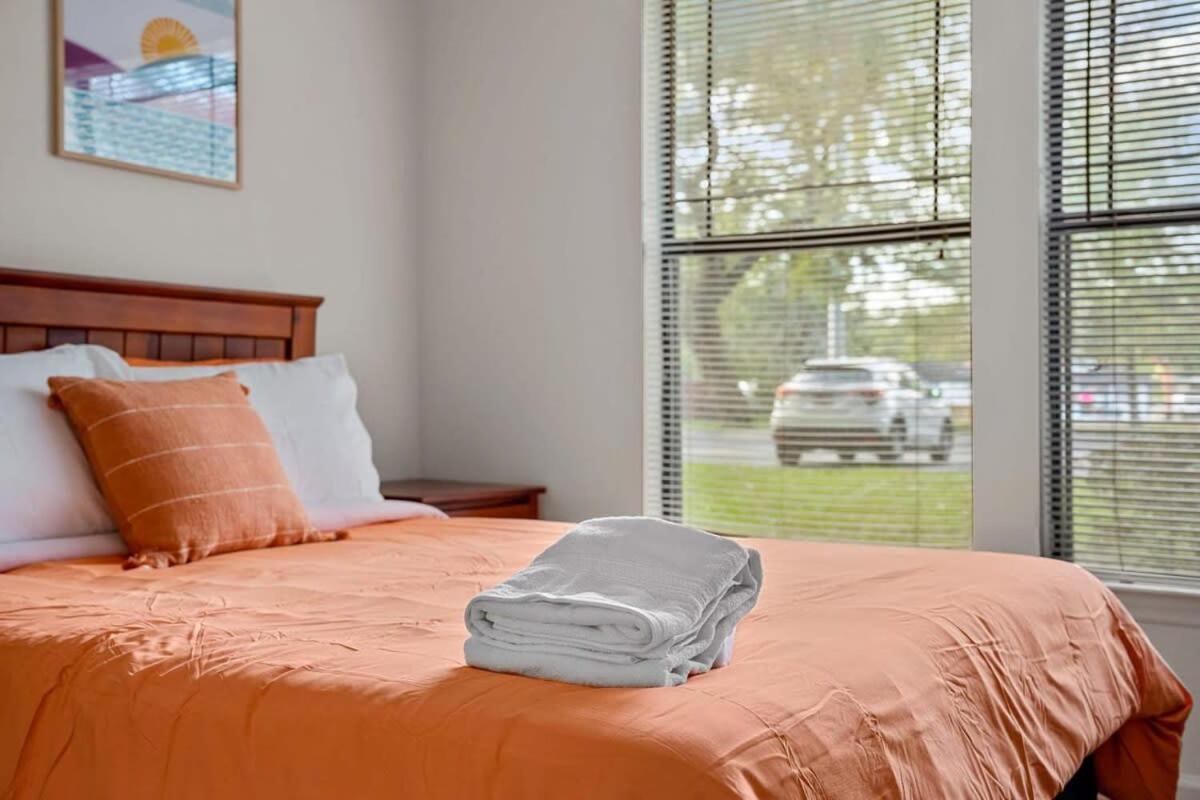 Budget Friendly Sleeps 8 Discounts Available Tampa Bagian luar foto
