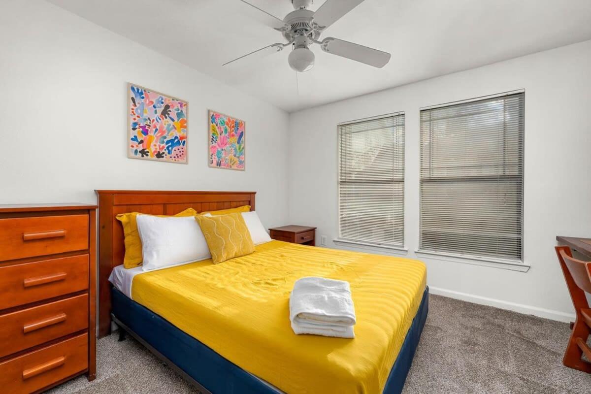 Budget Friendly Sleeps 8 Discounts Available Tampa Bagian luar foto