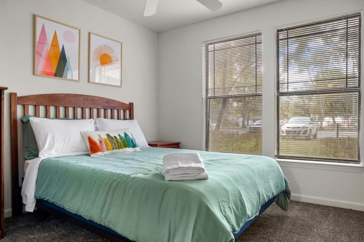 Budget Friendly Sleeps 8 Discounts Available Tampa Bagian luar foto
