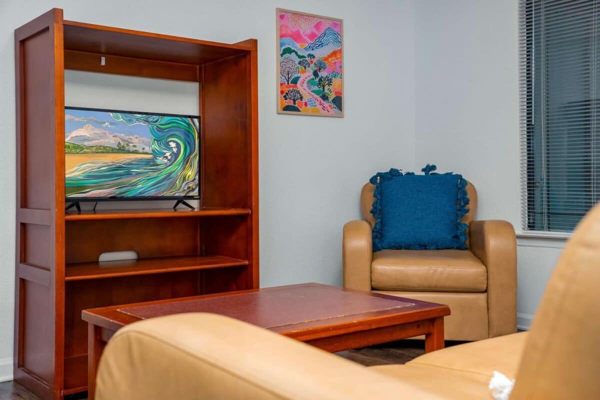 Budget Friendly Sleeps 8 Discounts Available Tampa Bagian luar foto